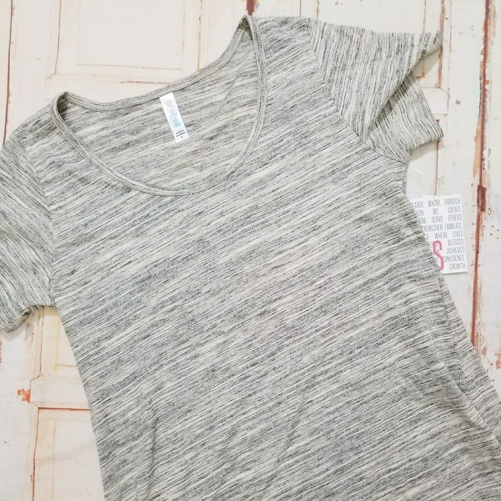 Lularoe small Classic T